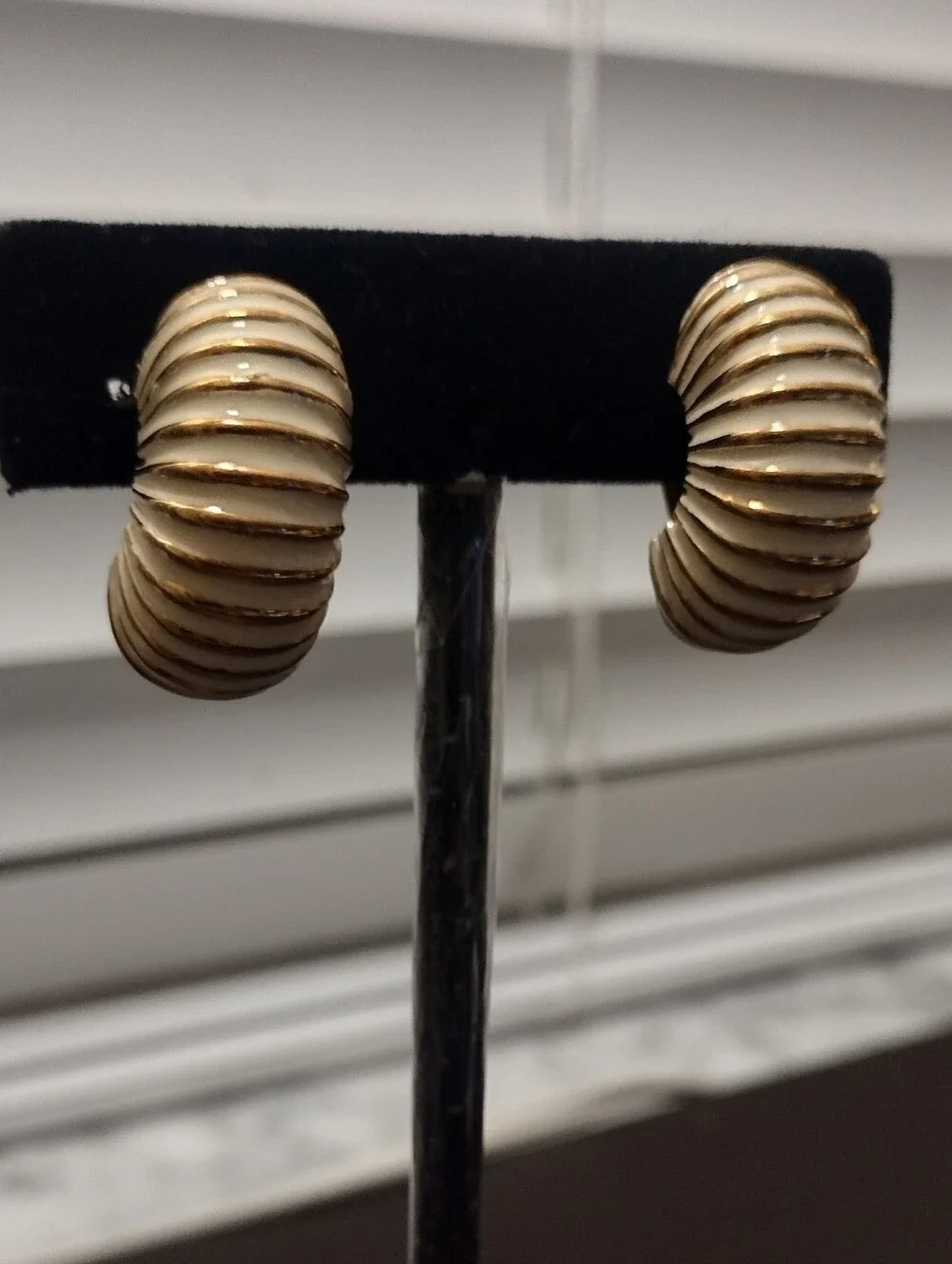 Vintage Ellen Designs Ribbed Half Hoop Clip On Earrings Gold Tone Statement